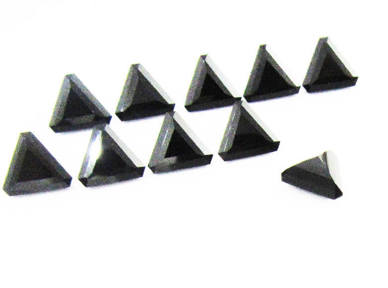 Schwarze Onyx Dreiecke Edelsteine Lose Set Für Schmuck Schwarz 10 Steine Die Größe 9 X Mm 13, 60 Karat Schwarze Onyx Dreiecke Edelsteine Lose Set Für Schmuck Schwarz 10 Steine Die Größe 9 X Mm 13, 60 Karat von Gemstonesforjewelry