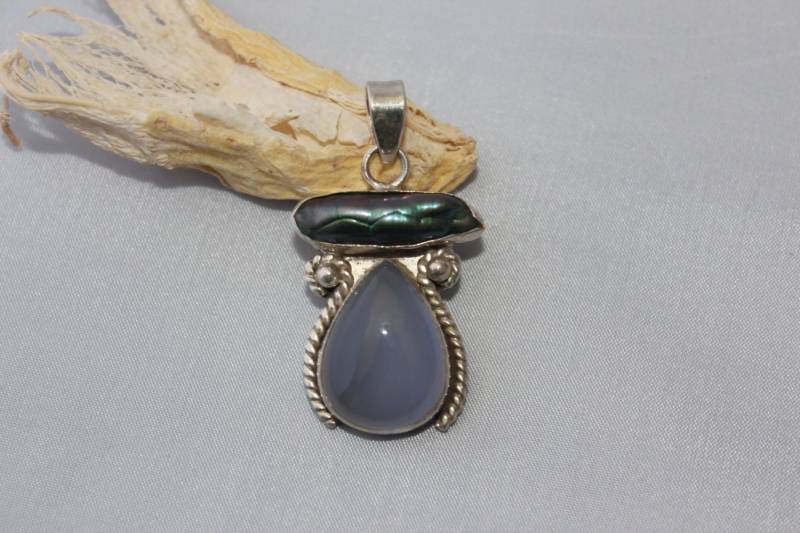 Blaue Onyx Und Perlmutt Anhänger Set in Sterling Silber von GemtasticUK