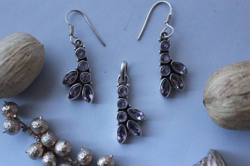 Classy Amethyst Anhänger Set Mit Ohrringen in Sterling Silber Gesetzt von GemtasticUK