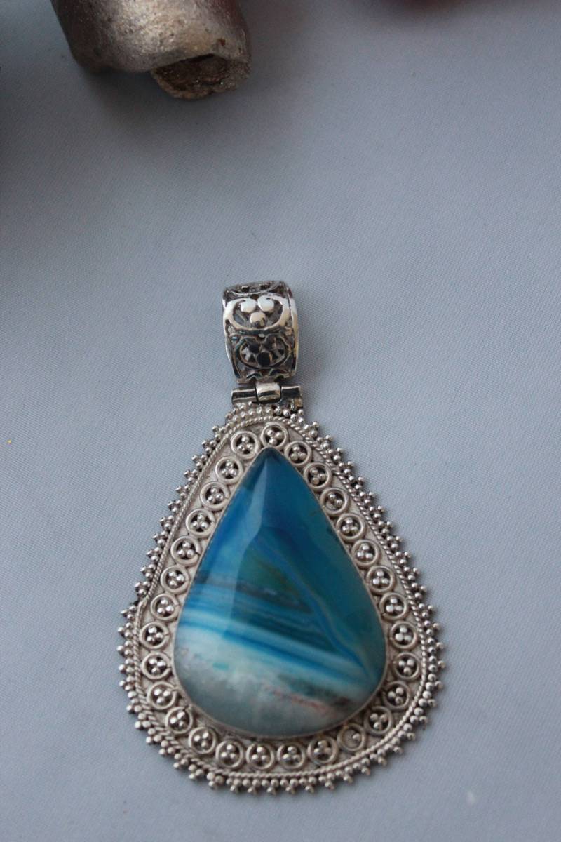 Handgefertigte Blaue Spitze Achat Anhänger Set in Sterling Silber von GemtasticUK