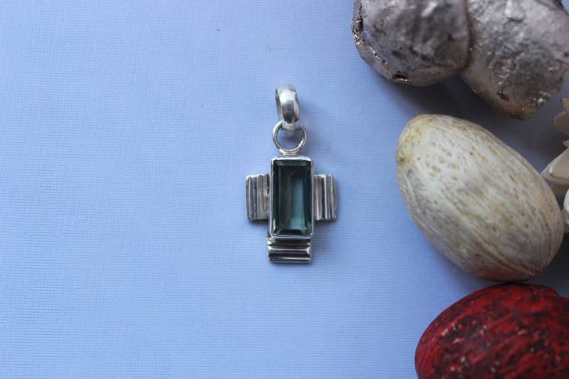 Heilige Peridot Anhänger Set in Sterling Silber von GemtasticUK