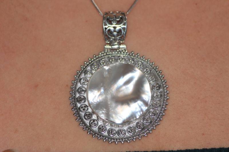 Komplizierte Perlmutt Anhänger von GemtasticUK