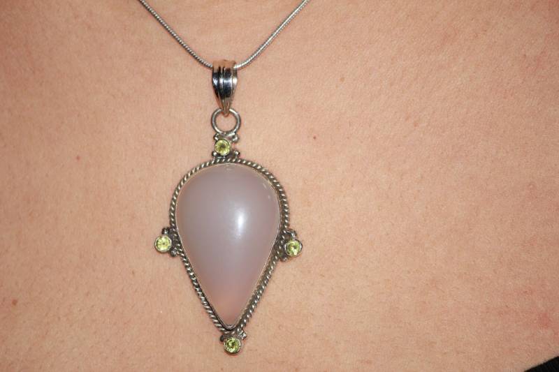 Latest Onyx Anhänger Mit Einer Spirale Von Peridots in Sterling Silber Gesetzt von GemtasticUK