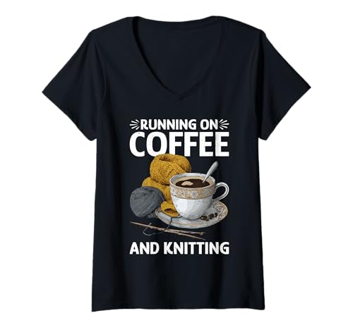 Damen Running On Coffee and Knitting Garn häkeln Hobby - T-Shirt mit V-Ausschnitt Damen Running On Coffee and Knitting Garn häkeln Hobby - T-Shirt mit V-Ausschnitt von Gemütliche koffeinbetonische Stimmung