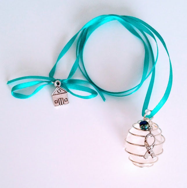 Halskrebs ~ Weiße & Teal Awareness Edelstein Kette | Hope Beacon Weißer Quarz, 24" Kordel Oder Kette, Silber Charm, "Homeless Fundraiser" von Gemz4Gemz