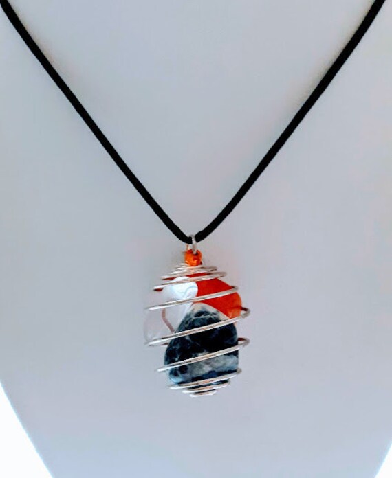 Manifestation Kreativität - Harmonisierender Multi Edelstein Schmuck | Hope Beacons ~ Sodalith, Quarz, Karneol, 60 Charm Optionen, "Fundraiser" von Gemz4Gemz