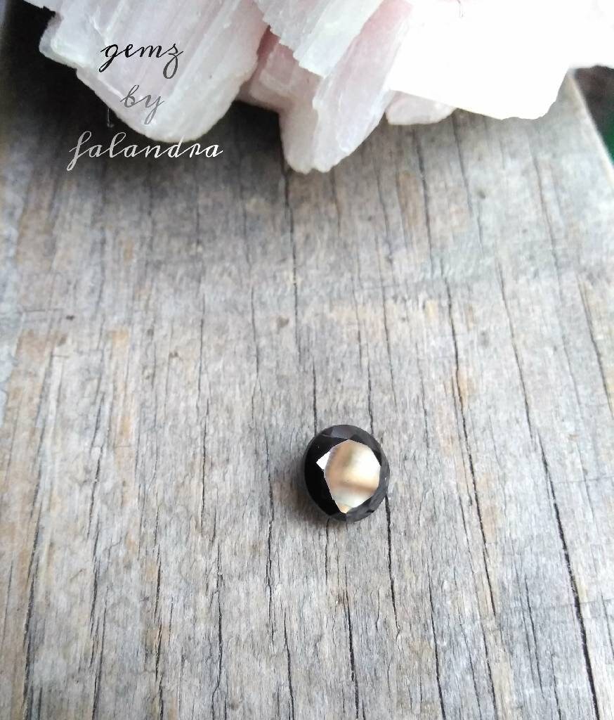 8 Mm Runder Schwarzer Spinell Edelstein 2.55 Ct 8 Mm Runder Schwarzer Spinell Edelstein 2.55 Ct von GemzByFalandra