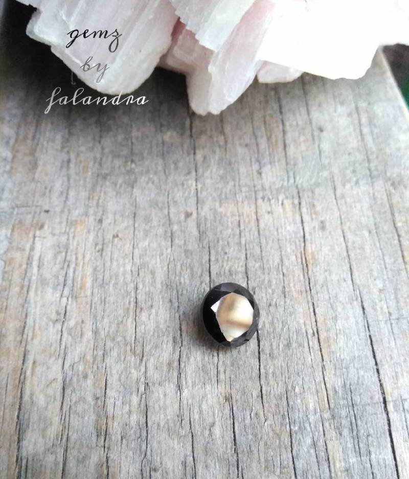 8 Mm Runder Schwarzer Spinell Edelstein 2.55 Ct 8 Mm Runder Schwarzer Spinell Edelstein 2.55 Ct von GemzByFalandra