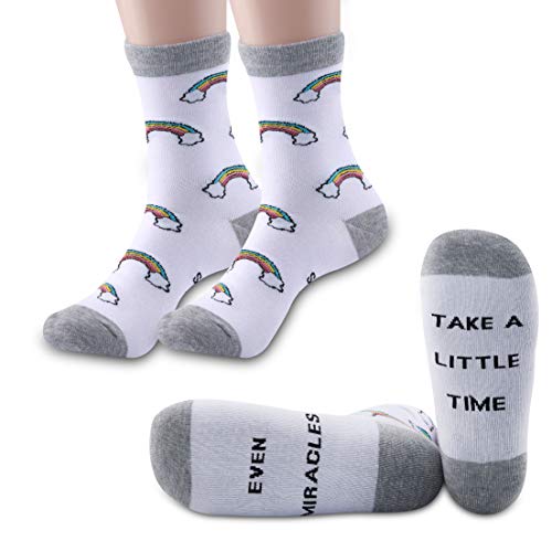 PYOUL 2 Paar IVF/IUI Regenbogen Babysocken Fruchtbarkeit Reise Transfersocken Even Miracles Take a Little Time Socken IVF Geschenk, Nehmen Sie sich ein wenig Zeit, 38 von Generic Brands