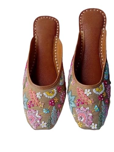 EthnicVibes Damen Mädchen Jutti Leder modisch verziert indische Hochzeit Party Mojari US Größe 5-10 DLY (Rücken offene Flats), Design A, 43 EU von Generic