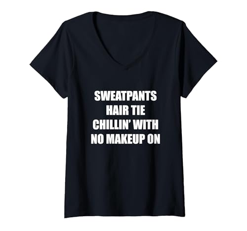 Jogginghose mit Haargummi Chillin' ohne Make-up T-Shirt mit V-Ausschnitt, Damen, Schwarz, XXL Jogginghose mit Haargummi Chillin' ohne Make-up T-Shirt mit V-Ausschnitt, Damen, Schwarz, XXL von Generic