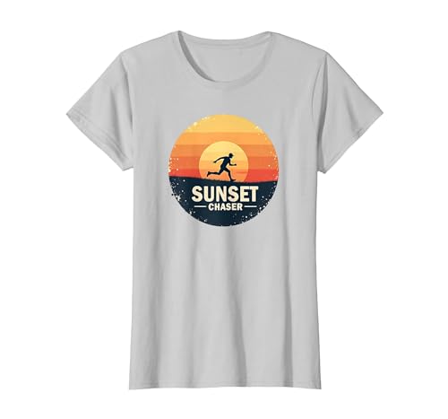 Sunset Chaser Runner Outdoor-Abenteuer im Retro-Look T-Shirt, Damen, Silber, S Sunset Chaser Runner Outdoor-Abenteuer im Retro-Look T-Shirt, Damen, Silber, S von Generic