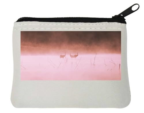 Cranes in The Morning Mist Fotokunst, Neopren-Geldbörse, 12 x 9 cm, Weiß Cranes in The Morning Mist Fotokunst, Neopren-Geldbörse, 12 x 9 cm, Weiß von Generisch