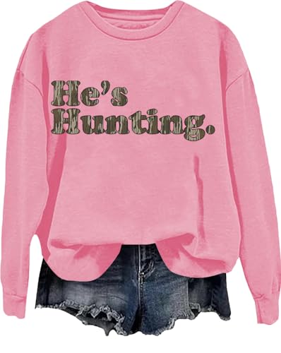He's Hunting Sweatshirt, Hes Hunting Sweatshirt, He is Hunting Sweatshirt, He's Hunting Langarm-Shirt, rose, M von Generisch