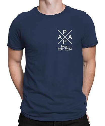 Generisch Papa Vater personalisiert mit Namen der Kinder & Geburtsjahr Geschenk als Vatertagsgeschenk Herren Männer T-Shirt von Generisch