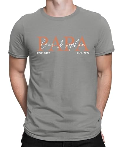 Generisch Papa personalisiert mit Namen der Kinder Geburtsjahr Geschenk für Vater Vatertagsgeschenk Herren Männer T-Shirt von Generisch