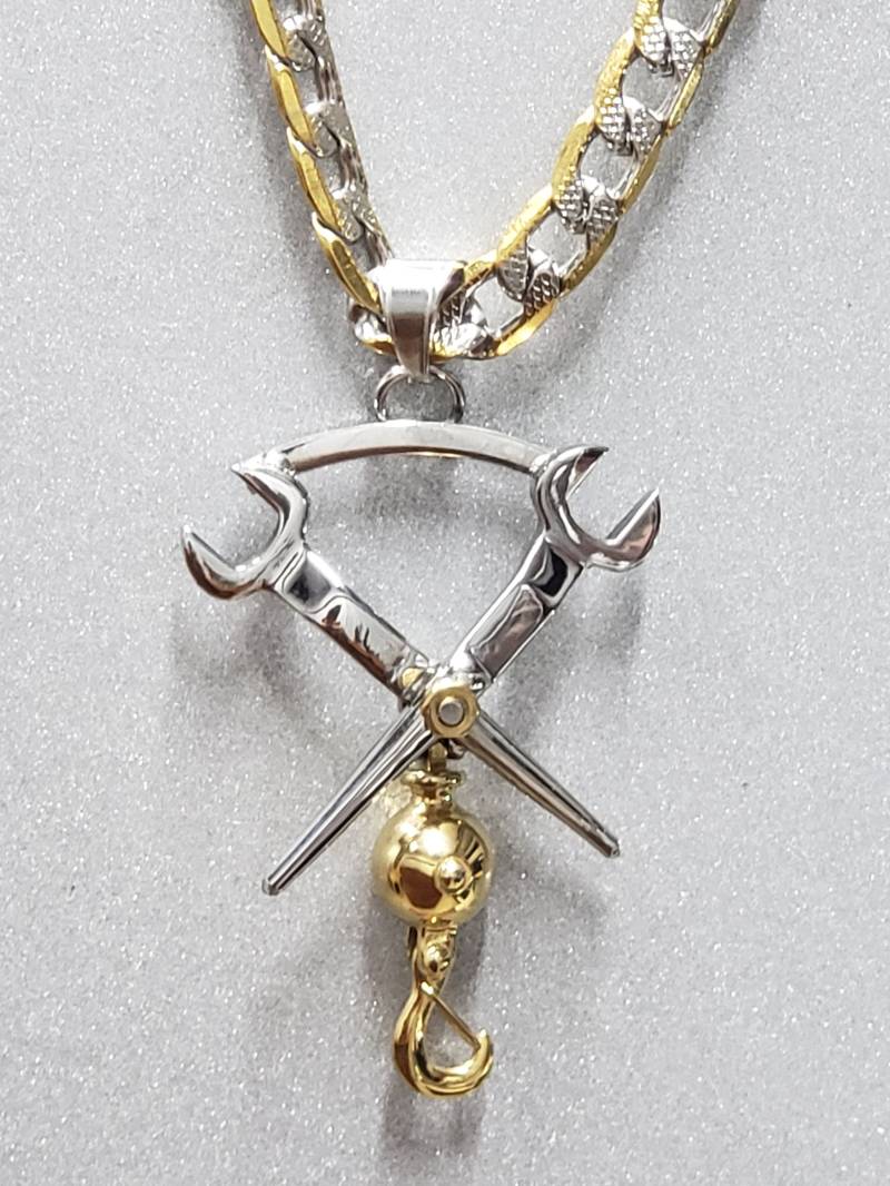 Eisenarbeiter Anhänger Mit Kette Eisenarbeiter Anhänger Mit Kette von GenesisJllc