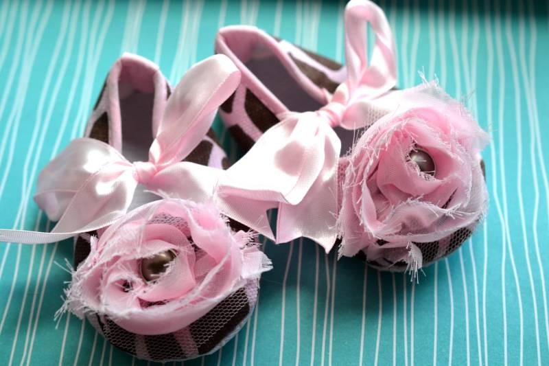 Abstand Neurosa Und Braun Giraffe Chiffon Rose Krippe Schuhegröße 12-18 Monate von GenevaDiva