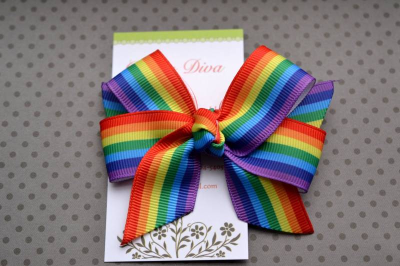B3 - Regenbogen Streifen Classic Diva Schleife von GenevaDiva