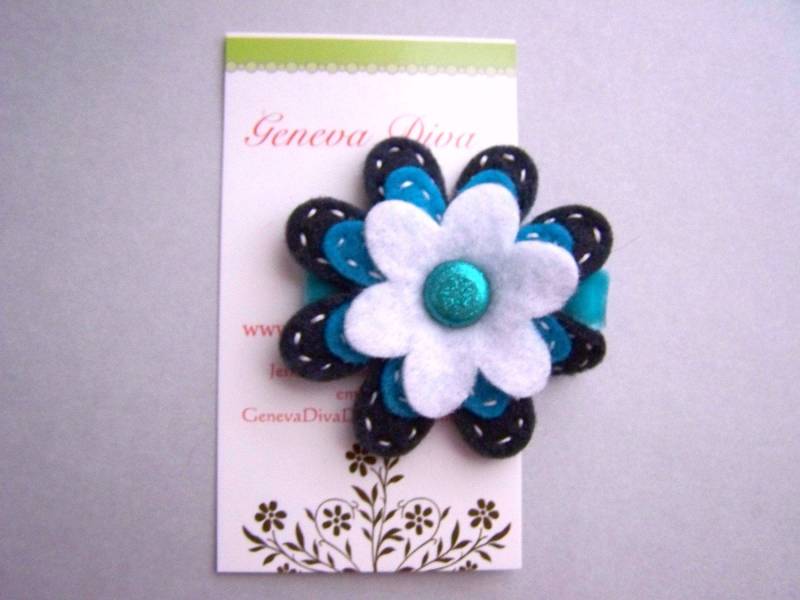 L18 - M2M 3-Lagige Filzblume in Marineblau, Türkis Und Weiß von GenevaDiva