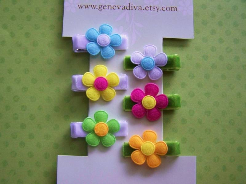 N13 - Set Mit 6 Mini Filzblumen-Haarspangen von GenevaDiva