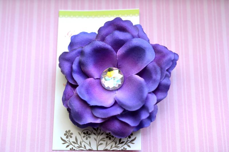 N4 - Dunkellila Blumen Haarclip von GenevaDiva