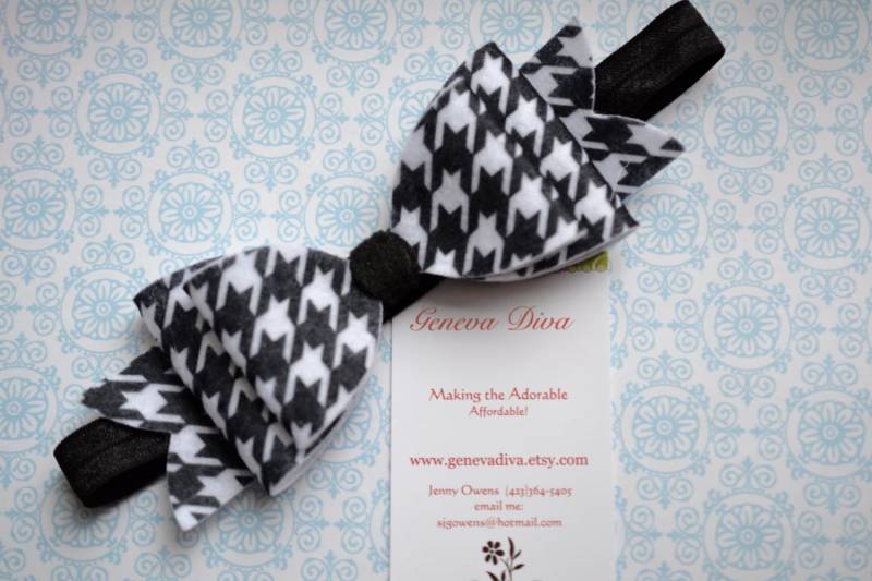 Neu-Schwarz Und Weiss Hahnentritt Filz Schleife Stretch Stirnband von GenevaDiva