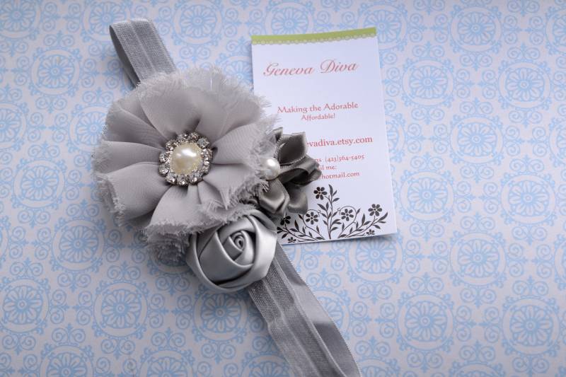 Silber Graues Triple Shabby Chiffon Blumen Stretch Haarband von GenevaDiva