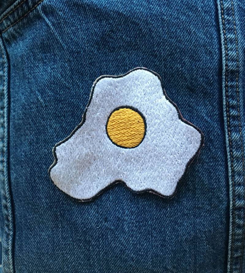 Spiegelei Aufnäher - Handgemachte Applikation | 10, 5 X 10 cm von Genninak