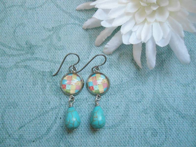 Patchwork-Abstrakte Glas-Cabochon Mit Silber-Anschlüsse Blau Türkis Gefärbt Howlith Niob-Haken Patchwork-Abstrakte Glas-Cabochon Mit Silber-Anschlüsse Blau Türkis Gefärbt Howlith Niob-Haken von GentleHeartJewelry