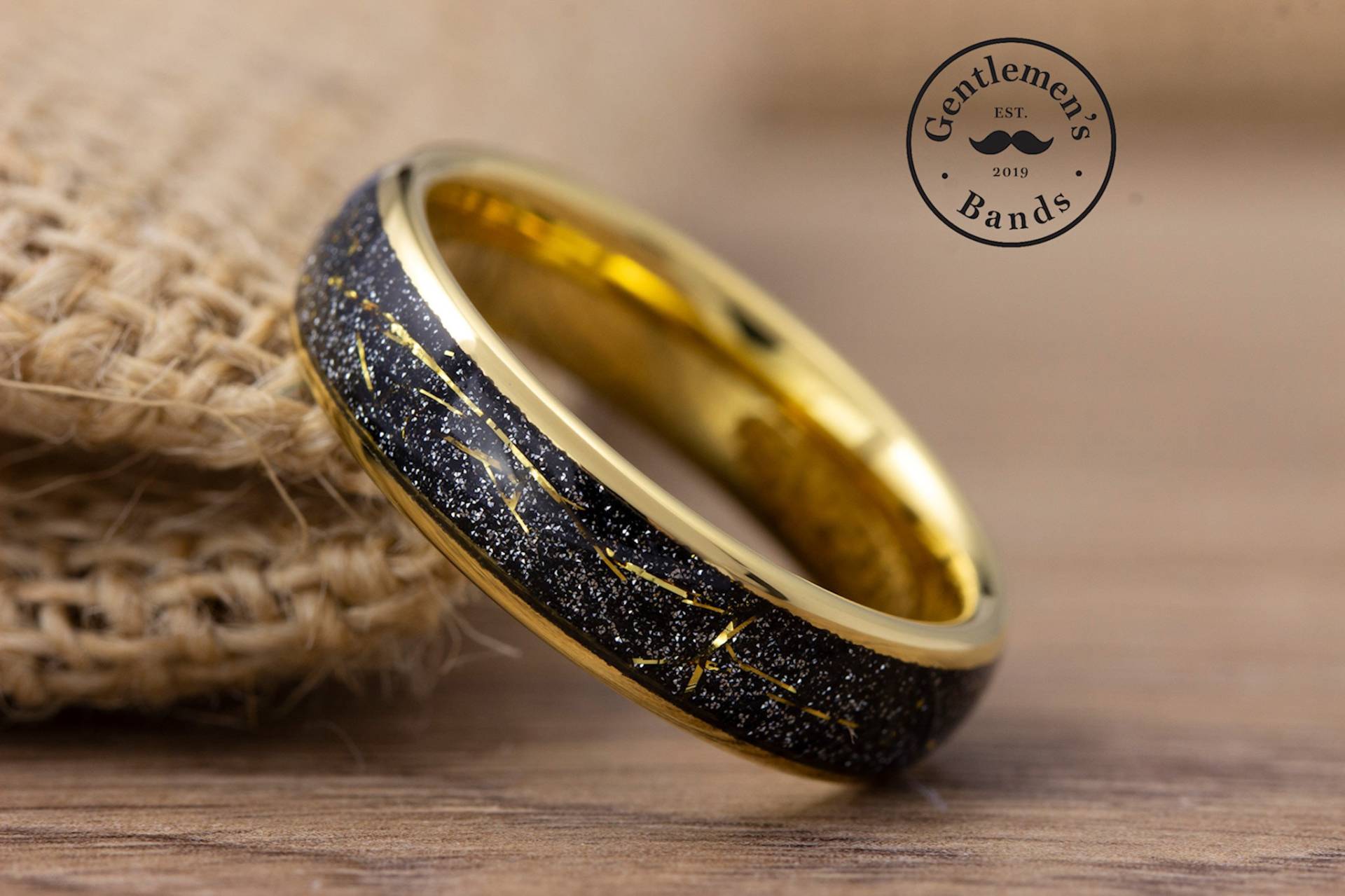 Meteorit Ring, Ehering Schwarz Und Gold, Herrenring, Einzigartiges Jubiläumsgeschenk, Herrenring Gold von GentlemensBands