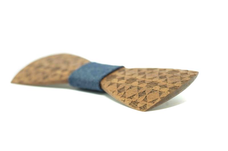 Holzfliege | Holzart Nussbaum Trauzeugen Geschenk Floral Bräutigam Fliege Florales Muster, Aus Holz Holzfliege | Holzart Nussbaum Trauzeugen Geschenk Floral Bräutigam Fliege Florales Muster, Aus Holz von GentlewoodDesigns