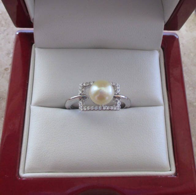 Schöner Zuchtperlenring in Einem Cz Rechteck Und Sterling Silber Ring - Großer Goldener Perlenring Größe 58 von GeoAccents