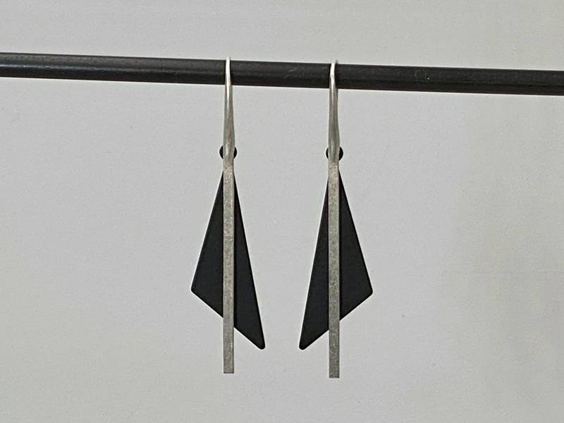 Schwarze Dreieck Ohrringe Mit Bars Mit Bonus Silber Bar Ohrstecker Schwarze Dreieck Ohrringe Mit Bars Mit Bonus Silber Bar Ohrstecker von GeoAndArc