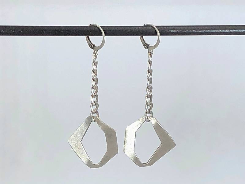 Verdrehte Pentagon Ohrringe Verdrehte Pentagon Ohrringe von GeoAndArc
