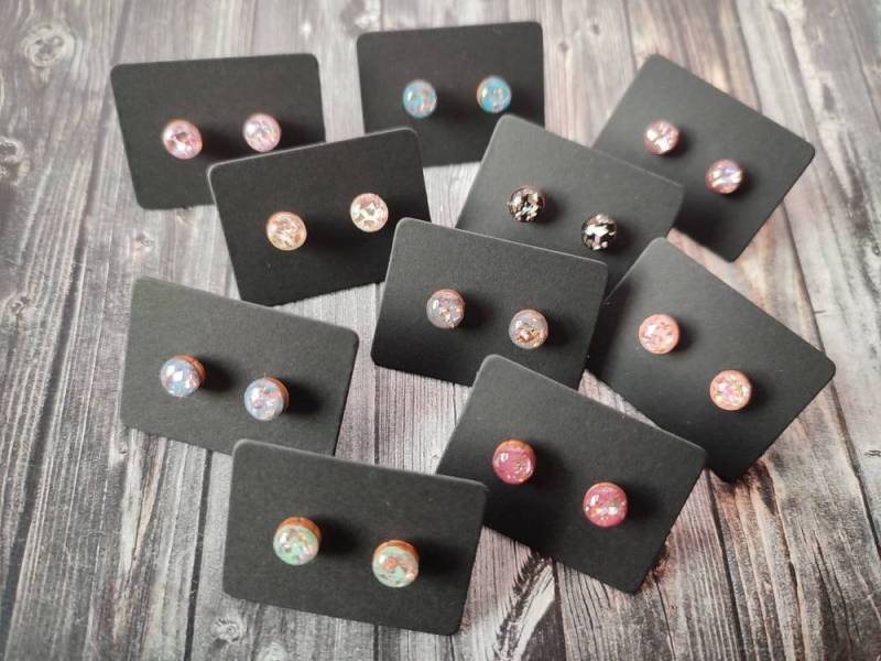 1x Paar Hypoallergene Holzohrstecker - 0, 6 cm, 0, 8 cm Oder 1, 0 Mit Rosa Flitter | Ohne Metalle Edelstahlstecker Kunstharz von GeoJewelryBySilvi