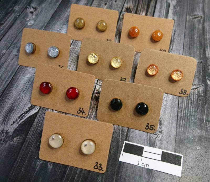 1x Paar Hypoallergene Holzohrstecker in 6Mm, 8 Mm Oder 10 | Ohne Metalle Mit Einem Edelstahlstecker, Handbemalt - Resin/Kunstharz von GeoJewelryBySilvi