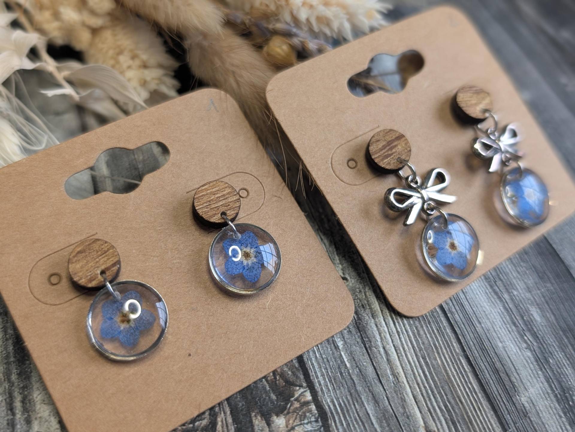 1x Paar Ohrhänger/-stecker Aus Echten Kleinen Vergissmeinnichtblüten Und Walnussholz, Handmade & Diy, Muttertag von GeoJewelryBySilvi