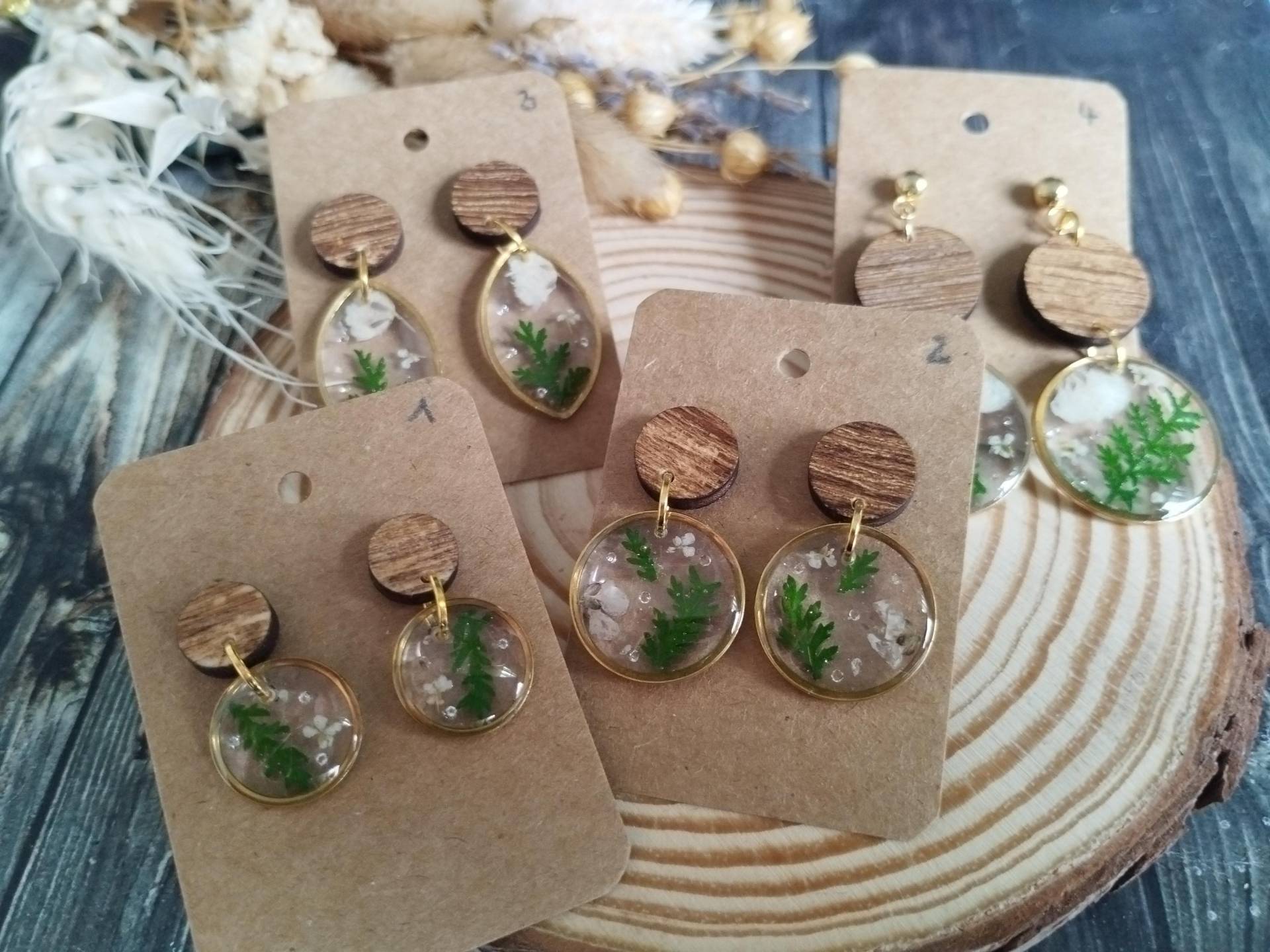 1x Paar Ohrhänger/-stecker "Naturliebe" Aus Echten Kleinen Blüten, Blätter Und Walnussholz, Handmade & Diy, Muttertag von GeoJewelryBySilvi