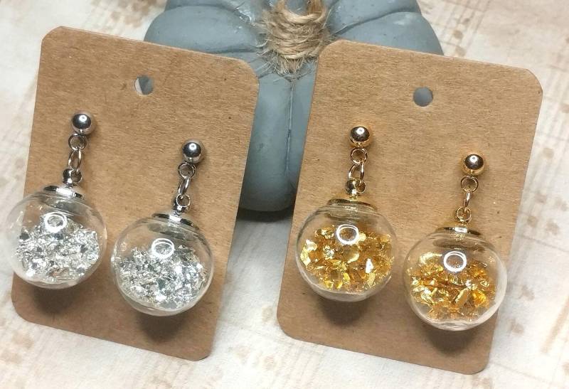 1x Paar Ohrstecker/Ohrhänger Aus Glas Mit Goldenen Oder Silbernen Metallflocken - Handmade von GeoJewelryBySilvi