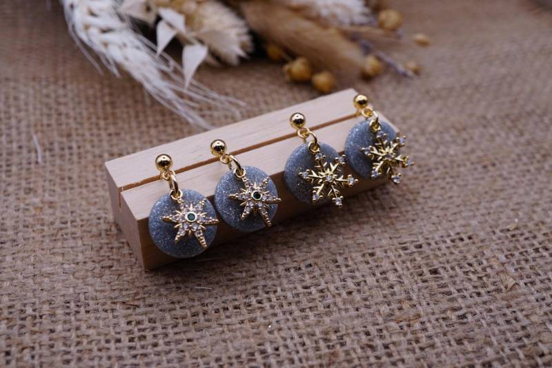 1x Paar Ohrstecker Aus Edelstahl Mit Einem Anhänger Polymerton Und Einer Tollen Goldenen Schneeflocke, Diy von GeoJewelryBySilvi