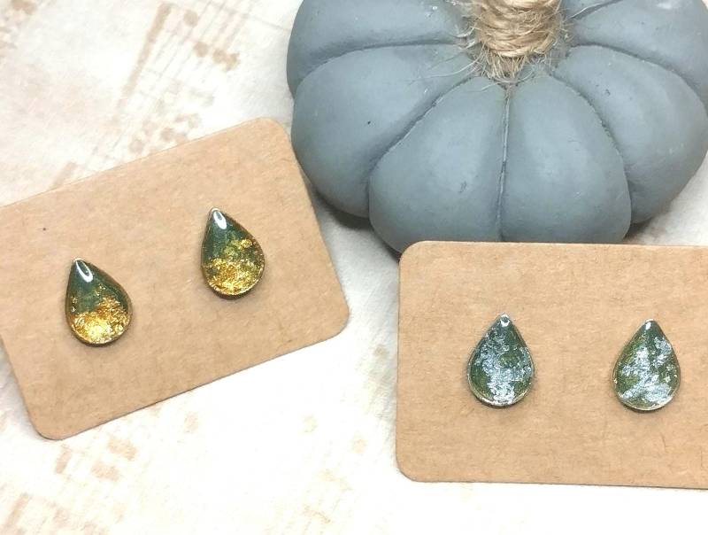 1x Paar Ohrstecker Aus Grünen Kunstharz Mit Silbernen Oder Goldenen Flitter Sowie Einem Edelstahlstecker, Diy - Resinart 1x Paar Ohrstecker Aus Grünen Kunstharz Mit Silbernen Oder Goldenen Flitter Sowie Einem Edelstahlstecker, Diy - Resinart von GeoJewelryBySilvi