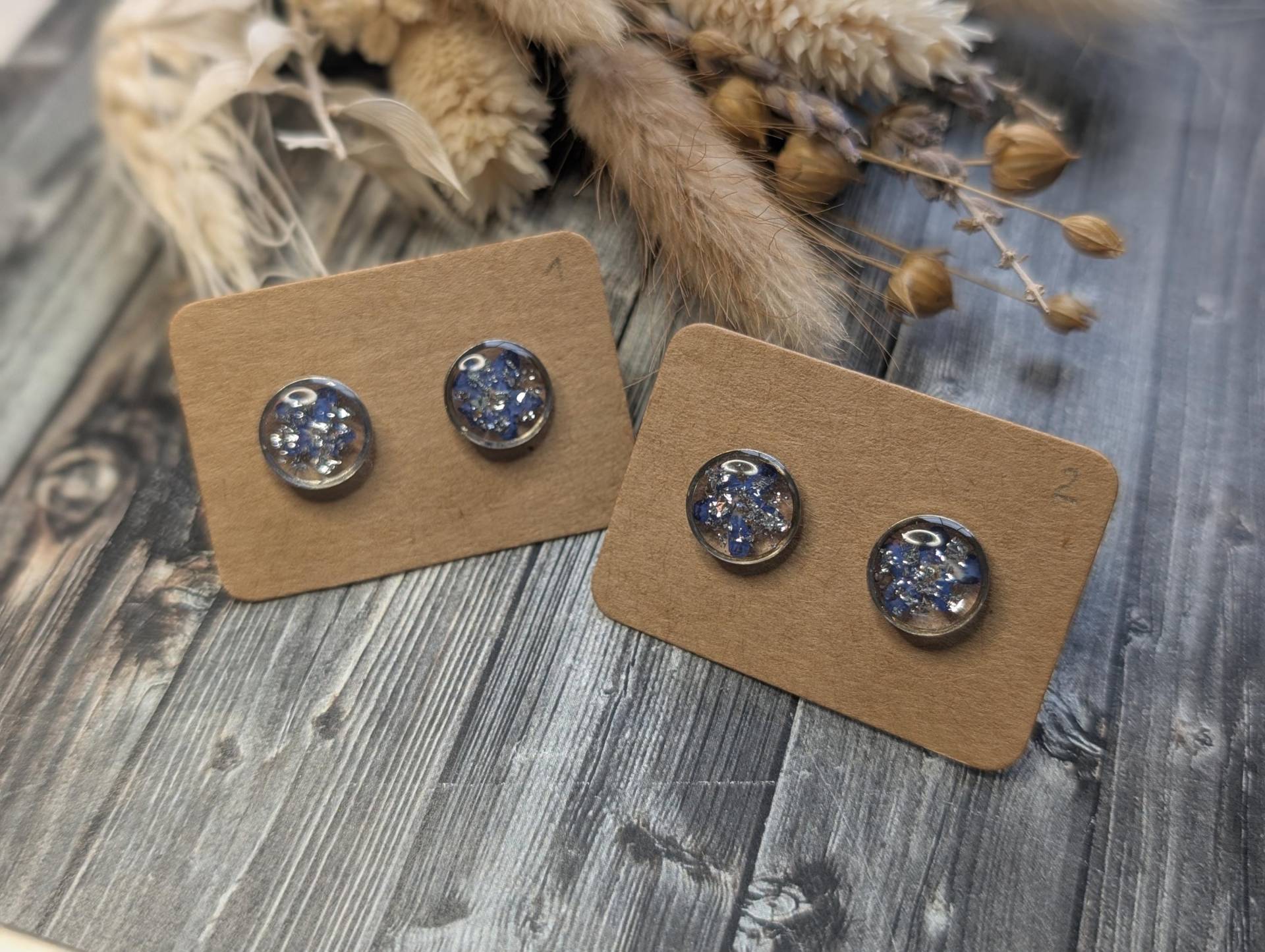 1x Paar Ohrstecker Aus Kunstharz Mit Edelstahl, Blattmetall, Echten Vergissmeinnicht Und Kunststoffstecker, Handmade & Diy von GeoJewelryBySilvi