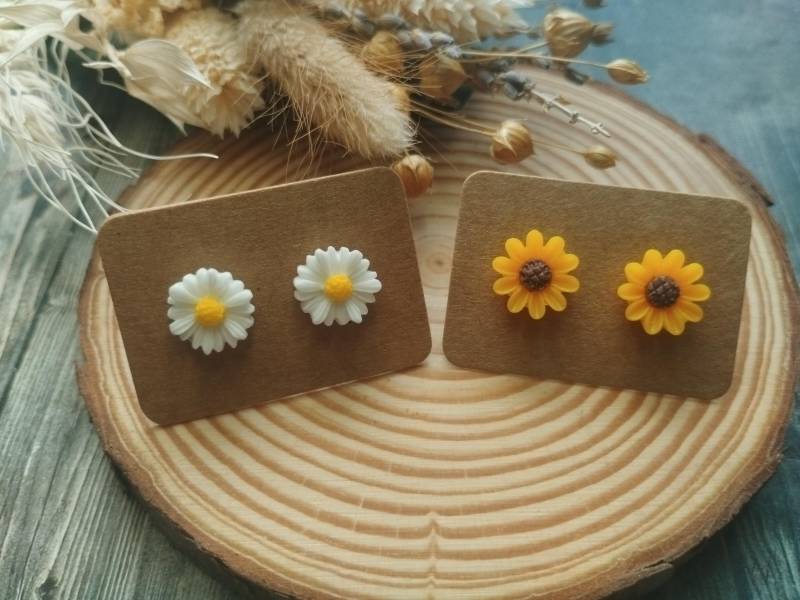 1x Paar Ohrstecker "Daisy Or Sunflower" - Hypoallergen Ohne Metalle Oder Mit Edelstahlstecker Gefertigt , Diy Resinart von GeoJewelryBySilvi