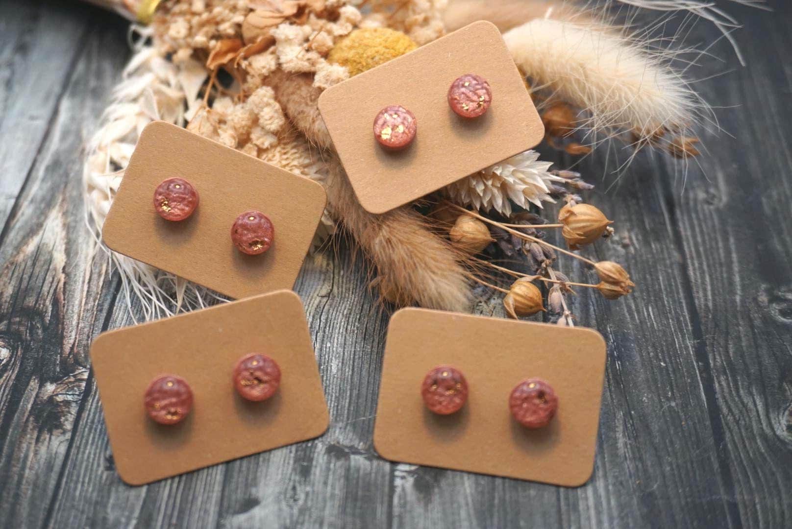 1x Paar Ohrstecker Unikate Aus Rosanem Polymerton/-Clay Und Roséfarbenen Metallflocken- | Hypoallergen Ohne Metalle, Diy - Resinart von GeoJewelryBySilvi