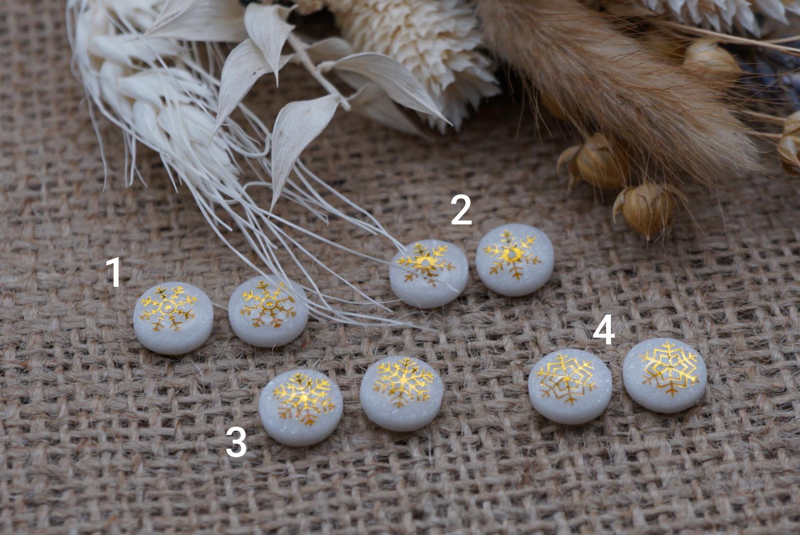 1x Paar Weihnachtliche Ohrstecker Unikate Aus Weißen Polymerton | Hypoallergen Ohne Metalle Oder Mit Edelstahlstecker, Diy von GeoJewelryBySilvi