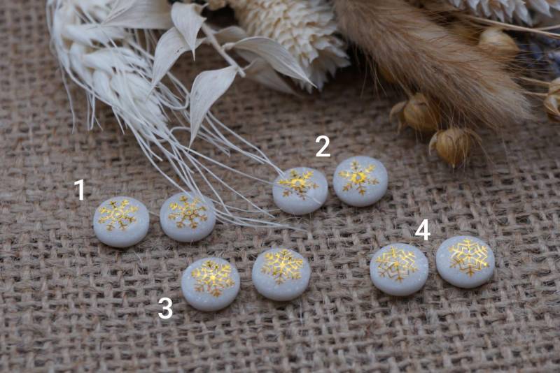 1x Paar Weihnachtliche Ohrstecker Unikate Aus Weißen Polymerton | Hypoallergen Ohne Metalle Oder Mit Edelstahlstecker, Diy von GeoJewelryBySilvi