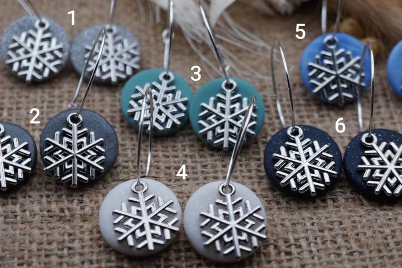 1x Paar Winterliche Ohrhänger Aus Edelstahl Mit Einem Anhänger Polymerton Und Einer Süßen Schneeflocke, Diy 1x Paar Winterliche Ohrhänger Aus Edelstahl Mit Einem Anhänger Polymerton Und Einer Süßen Schneeflocke, Diy von GeoJewelryBySilvi