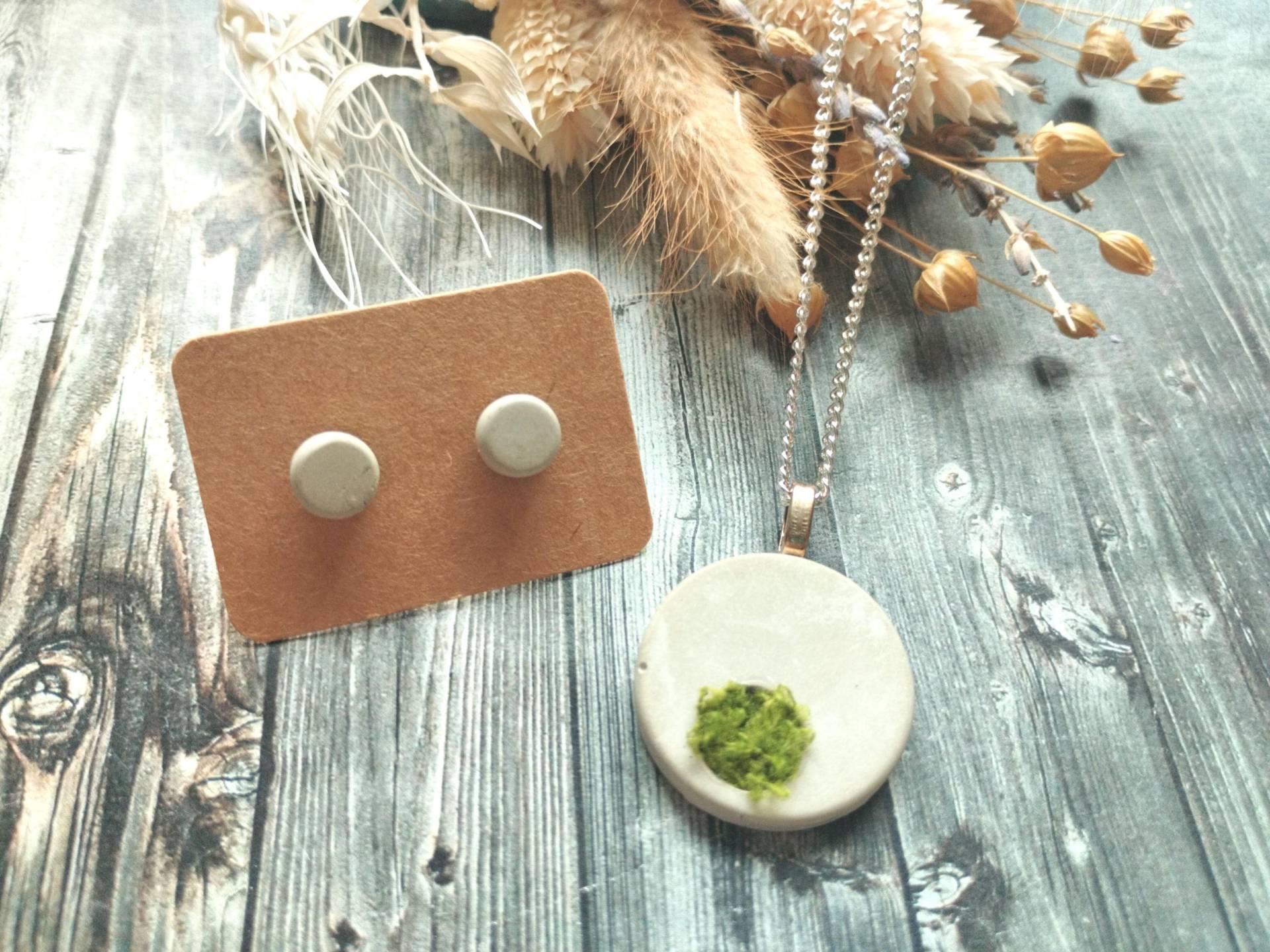 Einzigartiges Schmuckset Aus Beton Mit Kunstmoos - Bestehend Ohrstecker, Kette Und Kettenanhänger, Diy von GeoJewelryBySilvi