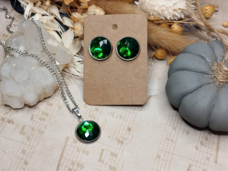 Handgemachtes Schmuckset - Anhänger, Kette Und Ohrstecker Aus Kunstharz von GeoJewelryBySilvi